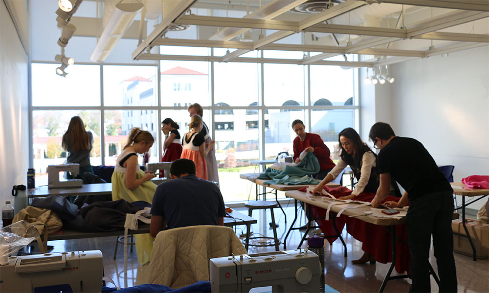 Students sew and try on their hanbok.