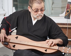 Photo of Alex Lubin playing dulcimer