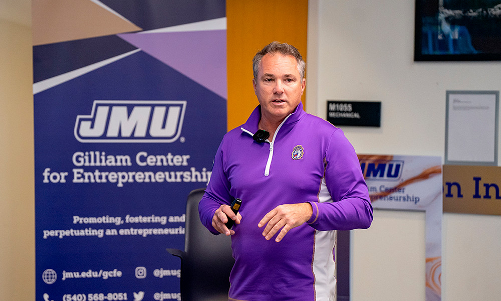 Mike Norwood ('89) gives a talk in the Gilliam Center for Entrepreneurship. 