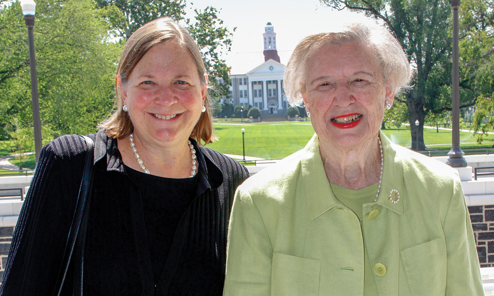 portrait of Joan Ferrill and Mary Marshall Gilmore McCormack (’50) 