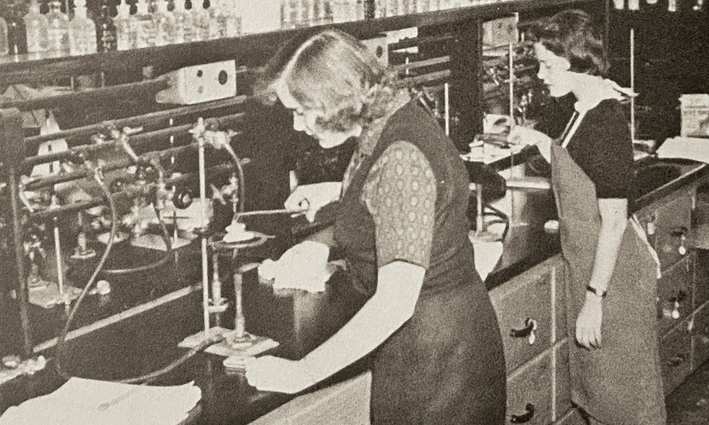 Black and white photo of a medical technology class at Madison College in 1960