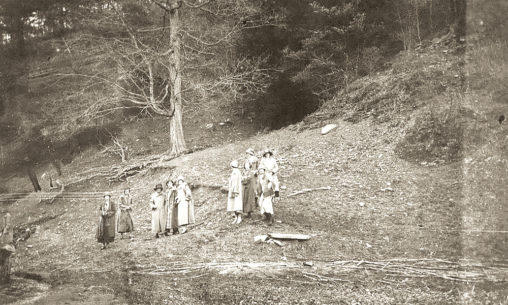 Harrisonburg Teachers College students having “just crossed the Cowpasture River, returning from Monterey and McDowell, May 1924.”