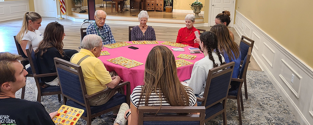 <span class="submesa">Students interact in SOWK/GERN 372: Working with Older Adults</span> SOWK/GERN 372: Working with Older Adults