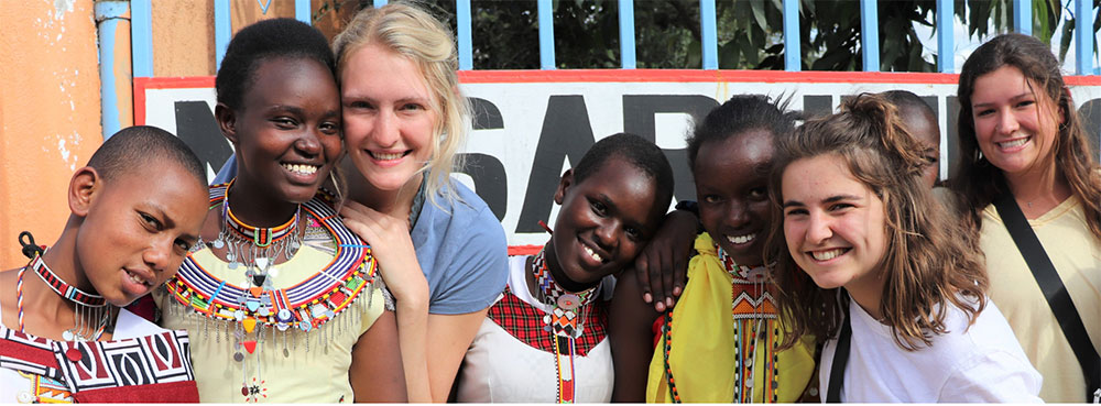 Students from Kenya and America smiling together