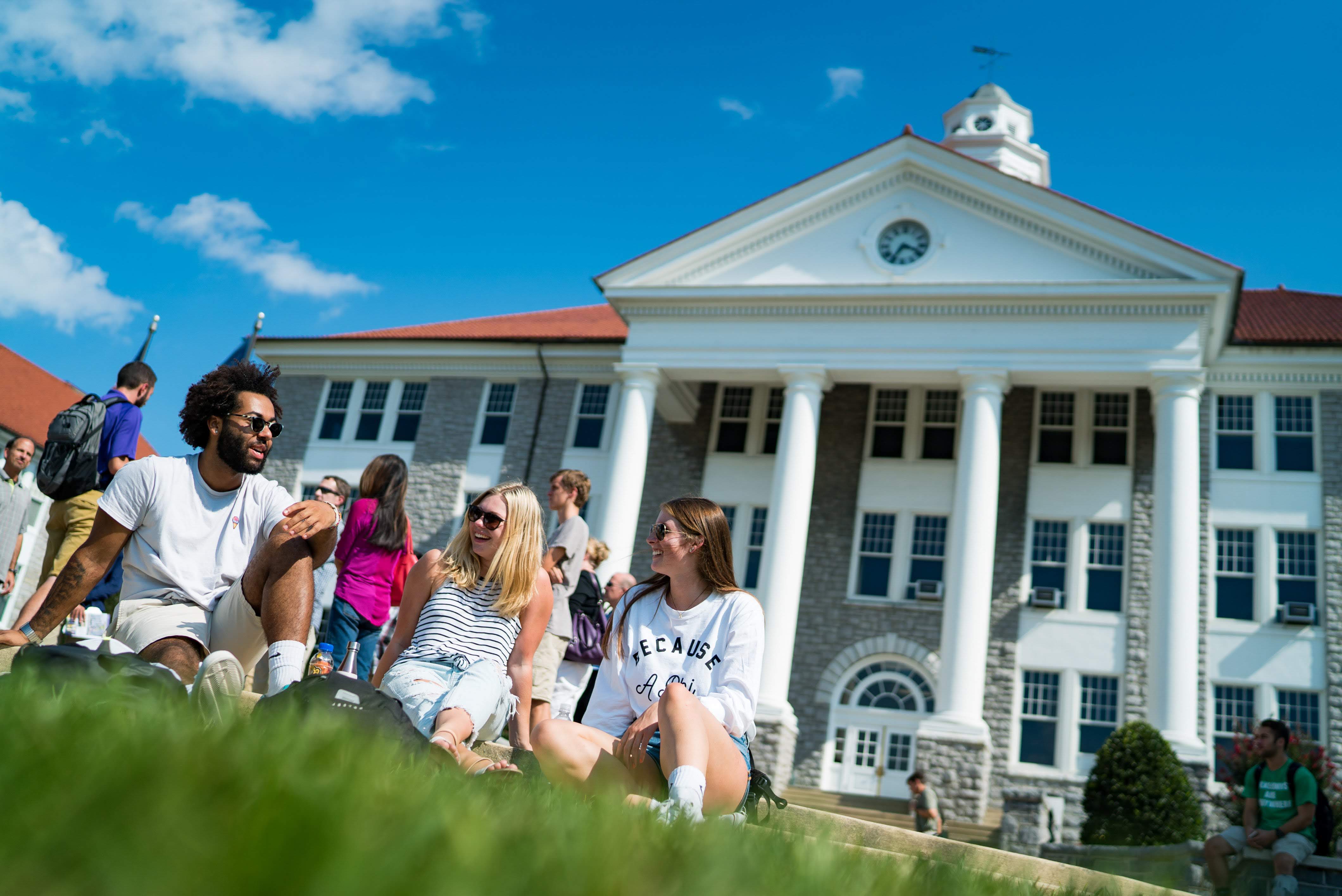 JMU Students on the Quad